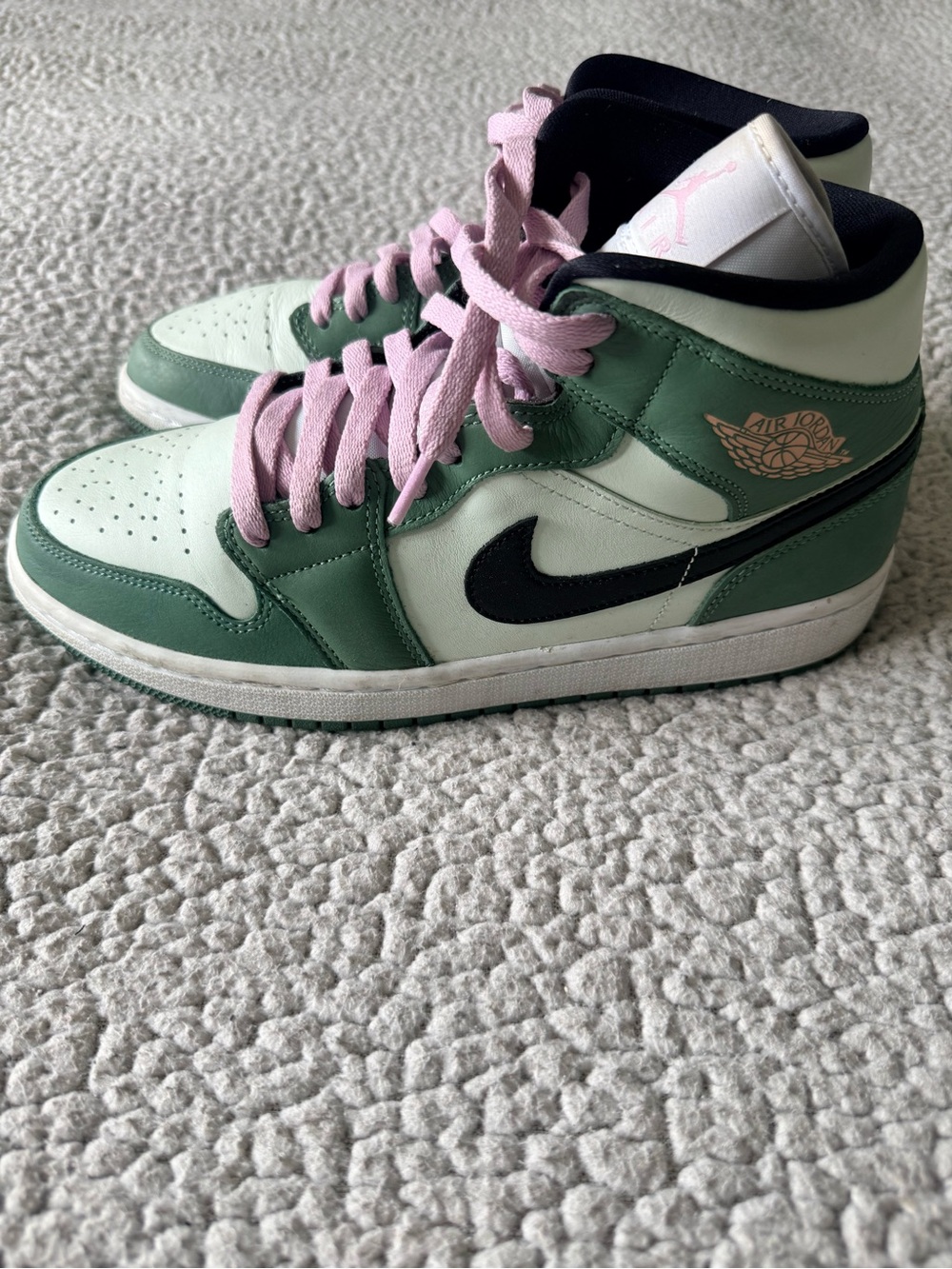 Air Jordan 1 Mid SE Dutch Green Barely Green Pink Women’s Size 10